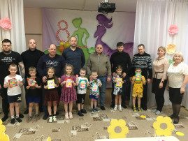 «Подарок для мамы в детско-родительском клубе «Росточек» «Подарок для мамы в детско-родительском клубе «Росточек».