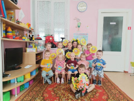 «День солнца» в первой младшей группе «Карапуз» «День солнца» в первой младшей группе «Карапуз».