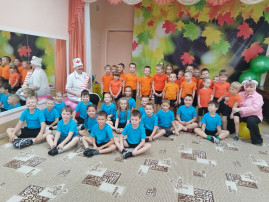 Спортивные развлечения «Красный, желтый, голубой!» Спортивные развлечения «Красный, желтый, голубой!» .