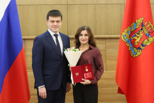 Награждение юбилейным почетным знаком Красноярского края "90 лет Красноярскому краю" Награждение юбилейным почетным знаком Красноярского края "90 лет Красноярскому краю".