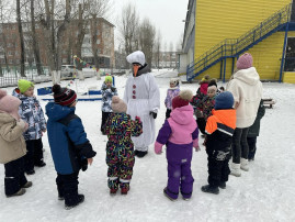 «И в морозный зимний день, быть здоровым нам не лень!» «И в морозный зимний день, быть здоровым нам не лень!».