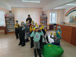 Цветочная полянка «Приключения пчелки Майи» Цветочная полянка «Приключения пчелки Майи».