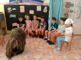 Военно-спортивное познавательное развлечение «Своих не бросаем» Военно-спортивное познавательное развлечение «Своих не бросаем».