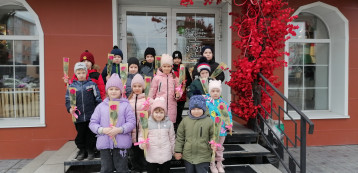 Познавательно - экологическая экскурсия в студию цветов: «Две сестры» Познавательно - экологическая экскурсия в студию цветов: «Две сестры».