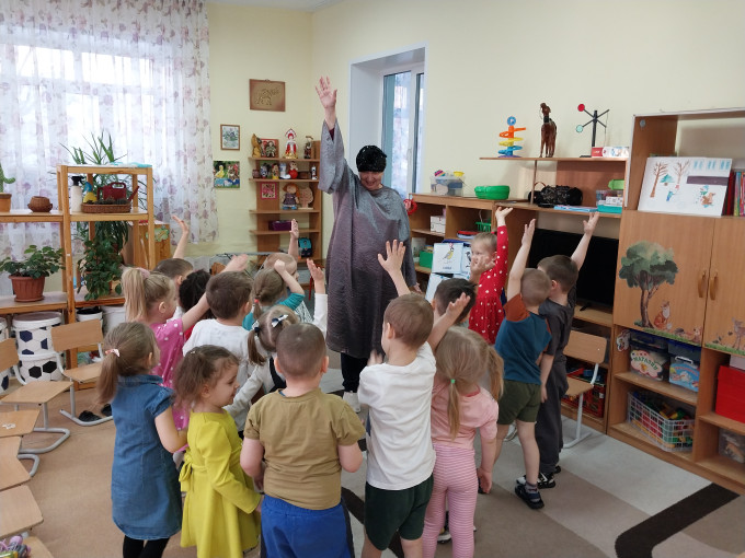 «Трудно птицам зимовать - будем птицам помогать» «Трудно птицам зимовать - будем птицам помогать».