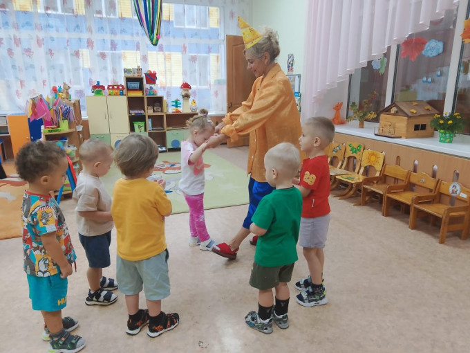 Развлечение для самых маленьких «Колпачок» Развлечение для самых маленьких «Колпачок» .